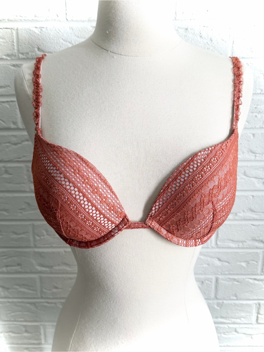 Victoria’s Secret Push Up Lace Bra Size 34C